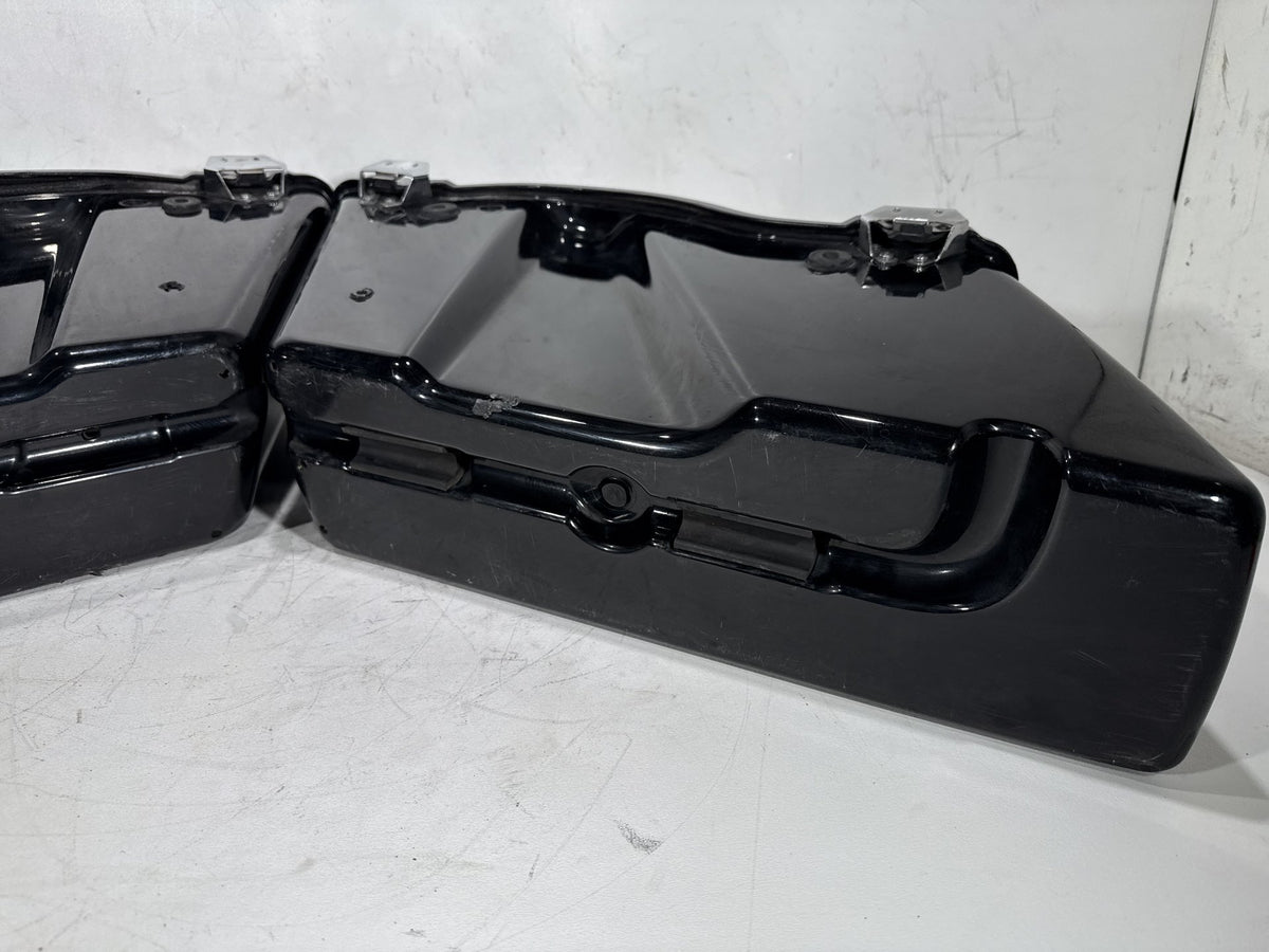 2006 Harley Road King Touring Custom OEM Left Right Saddlebags Luggage NOKey