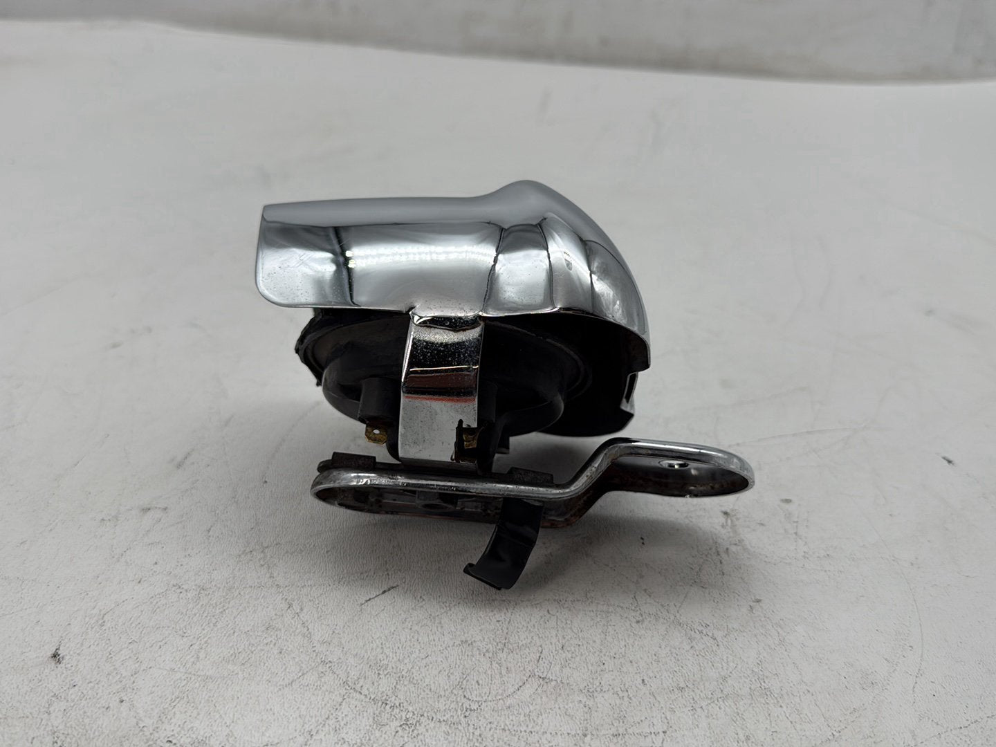 2006 Harley Touring FLHTCI Electra Glide Classic OEM Horn Signal Klaxon Chrome Cover