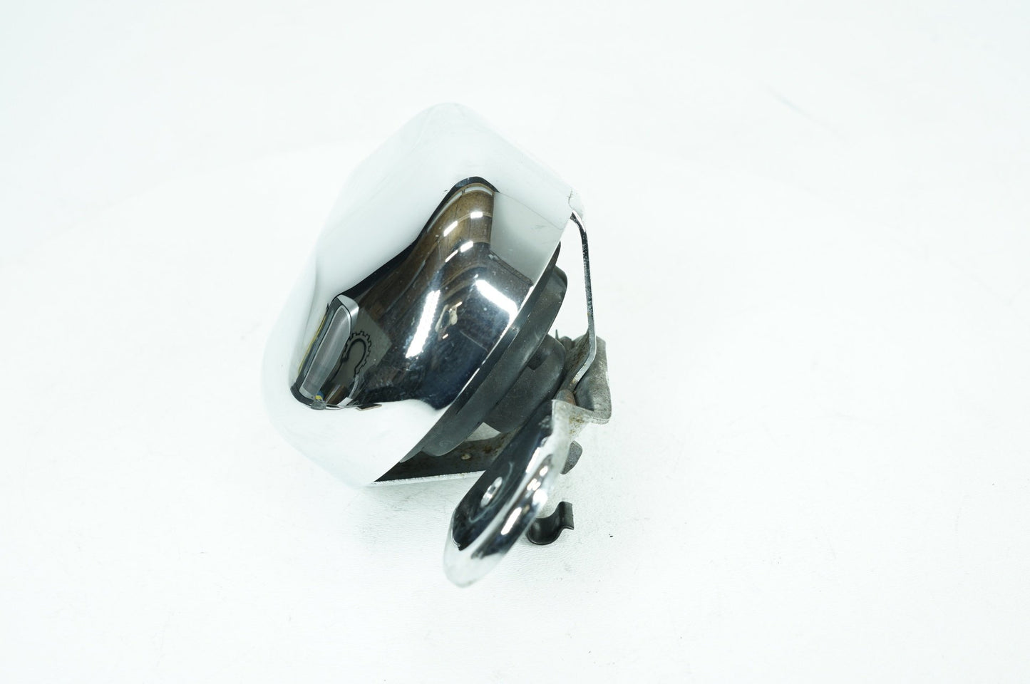 1999 - 2006 Harley-Davidson Softail Fat Boy Horn Signal Klaxon Chrome Cover 69012-93A
