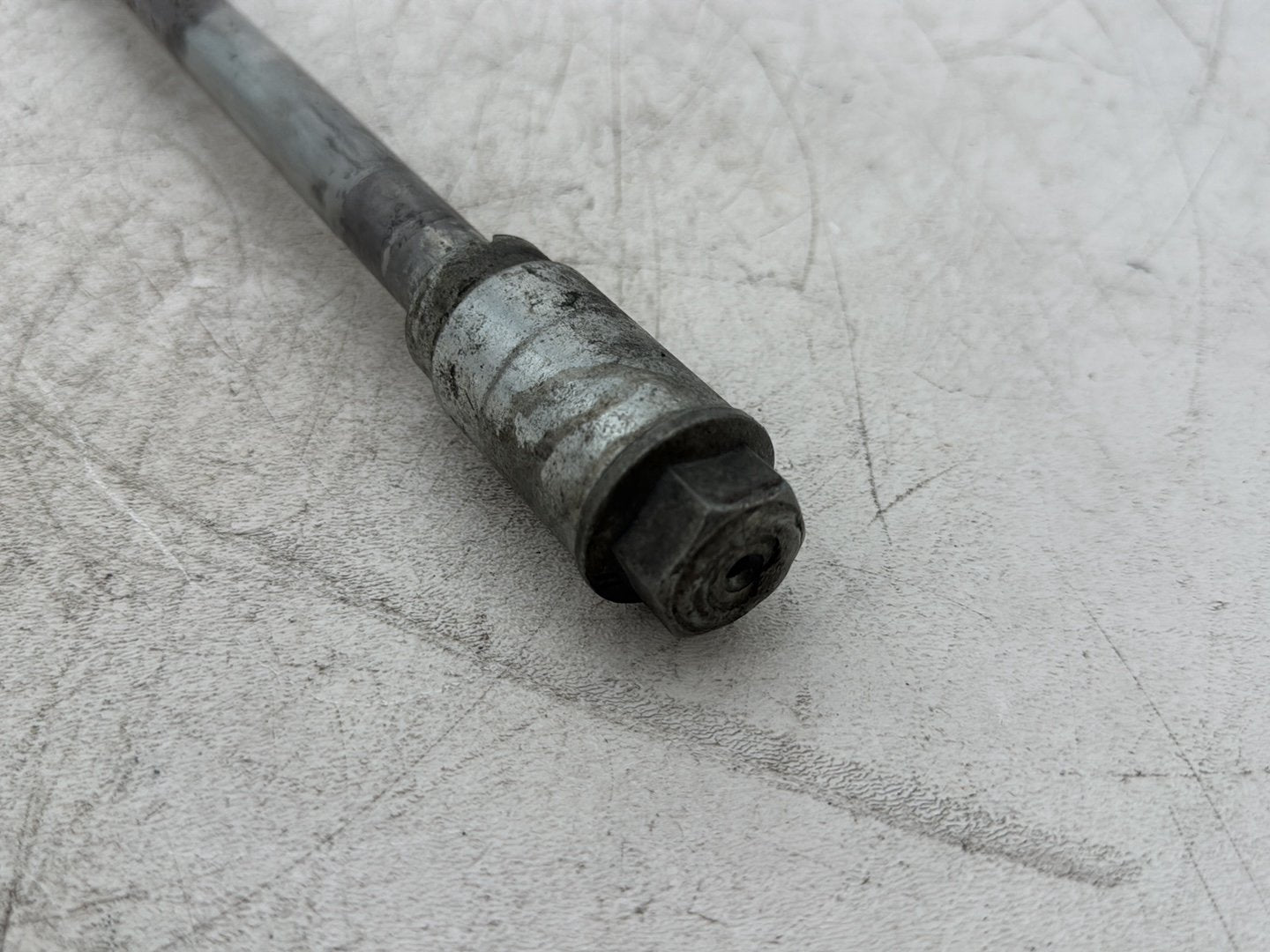 2003 Harley Dyna Wide Glide FXDWG OEM Front Wheel Axle Bolt Shaft