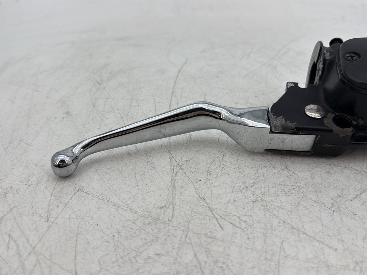 2005 Harley Dyna FXDWG Wide Glide OEM Front Right Hand Brake Lever Master Cylinder Reservoir