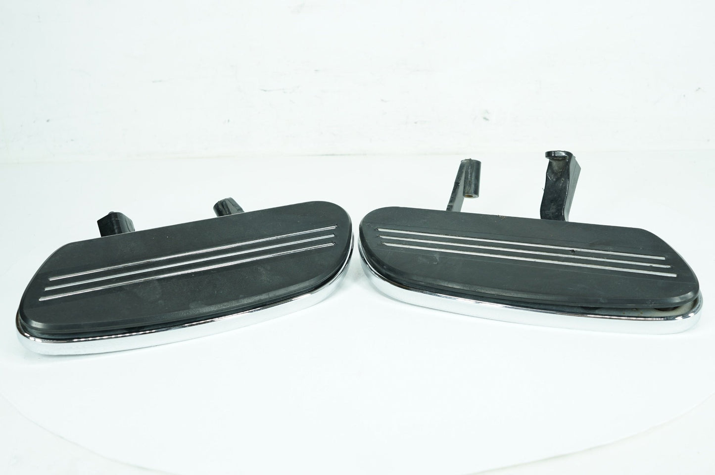 2007 - 2011 Harley-Davidson Touring Street Glide Left Right Driver Floorboard Foot Rest 50683-04