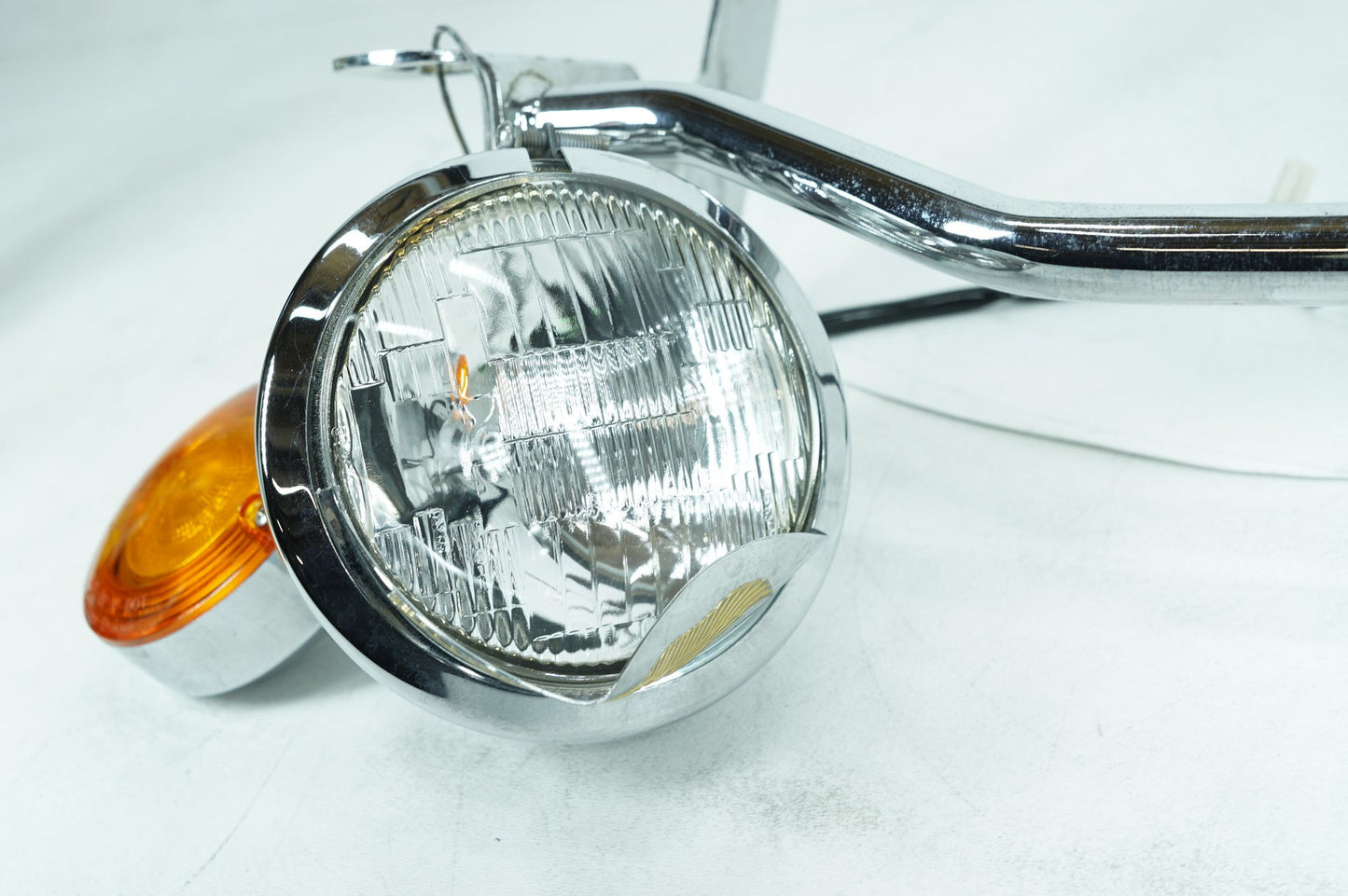 1999 - 2006 Harley-Davidson Touring Electra Glide Classic Front Turn Signal Indicators Aux Light Bar 68712-94A