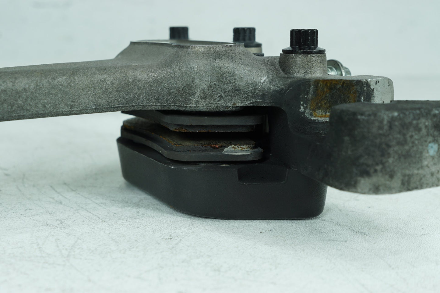 1999 Harley-Davidson Touring Road King Rear Brake Caliper Bracket 44016-00D