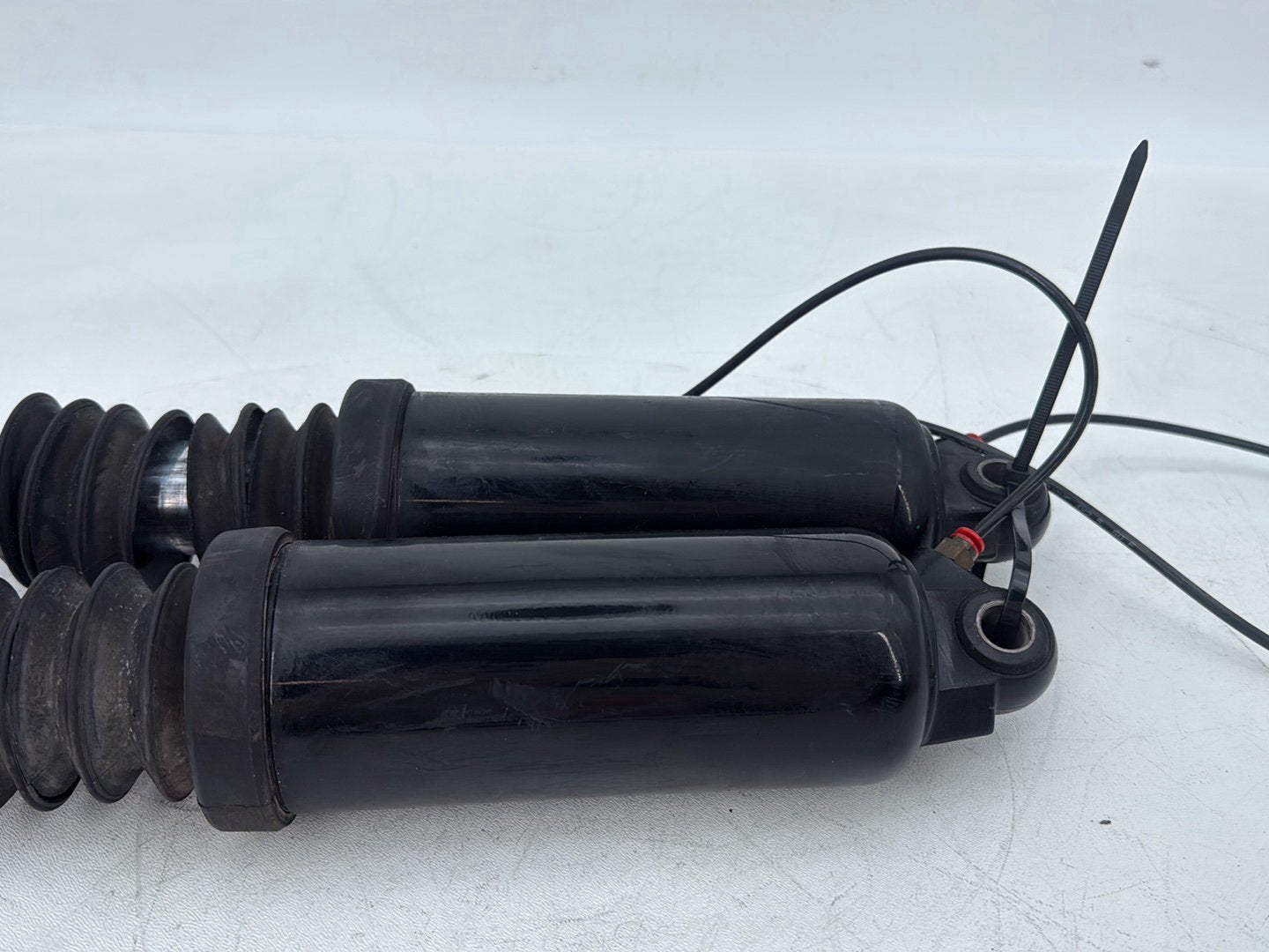 1999 - 2006 Harley-Davidson Touring Electra Glide Rear Left Right Shock Absorbers 54565-97C