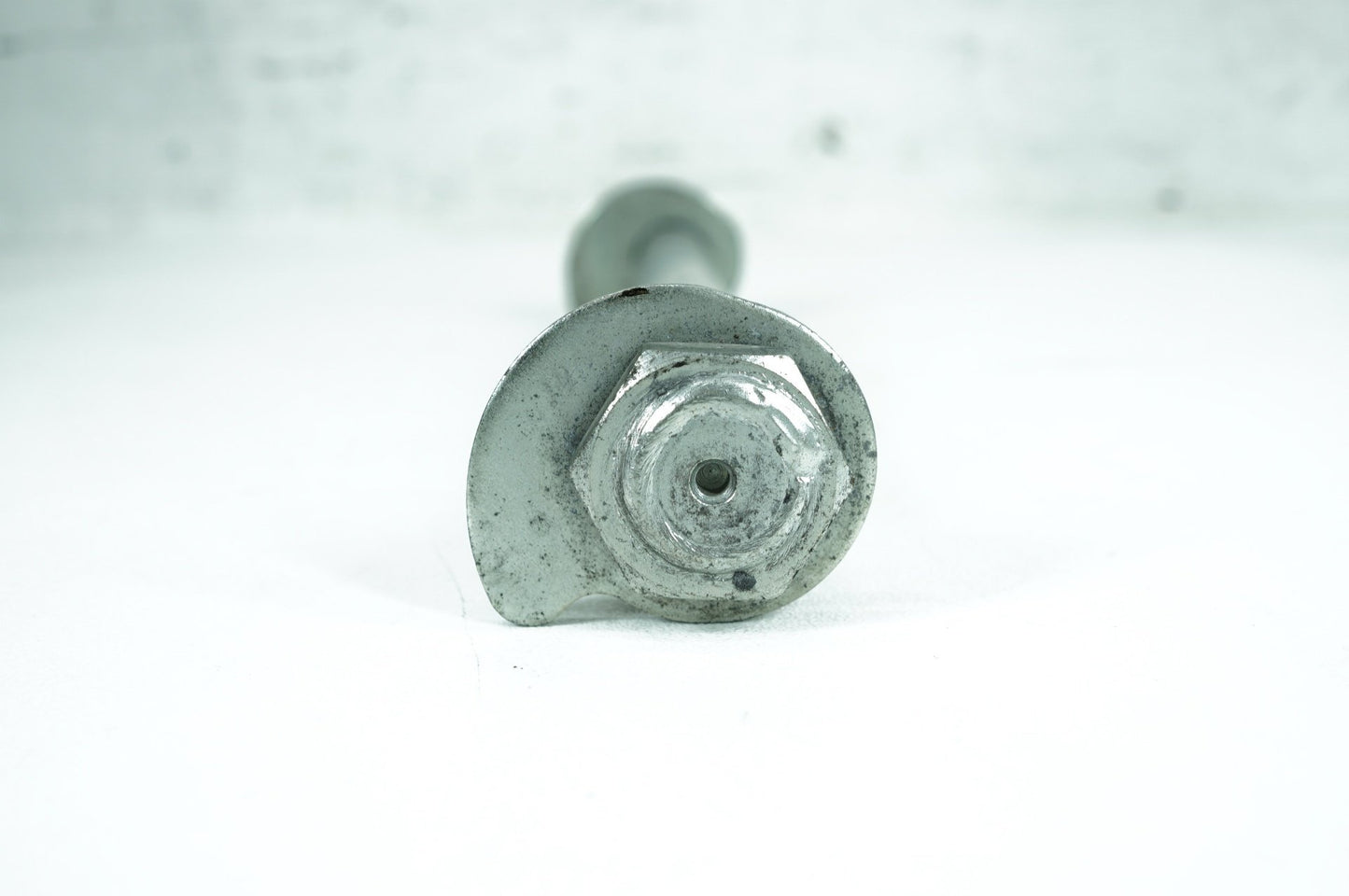 2008 - 2016 Harley-Davidson Touring Street Glide Rear Wheel Axle Bolt Shaft 41056-09