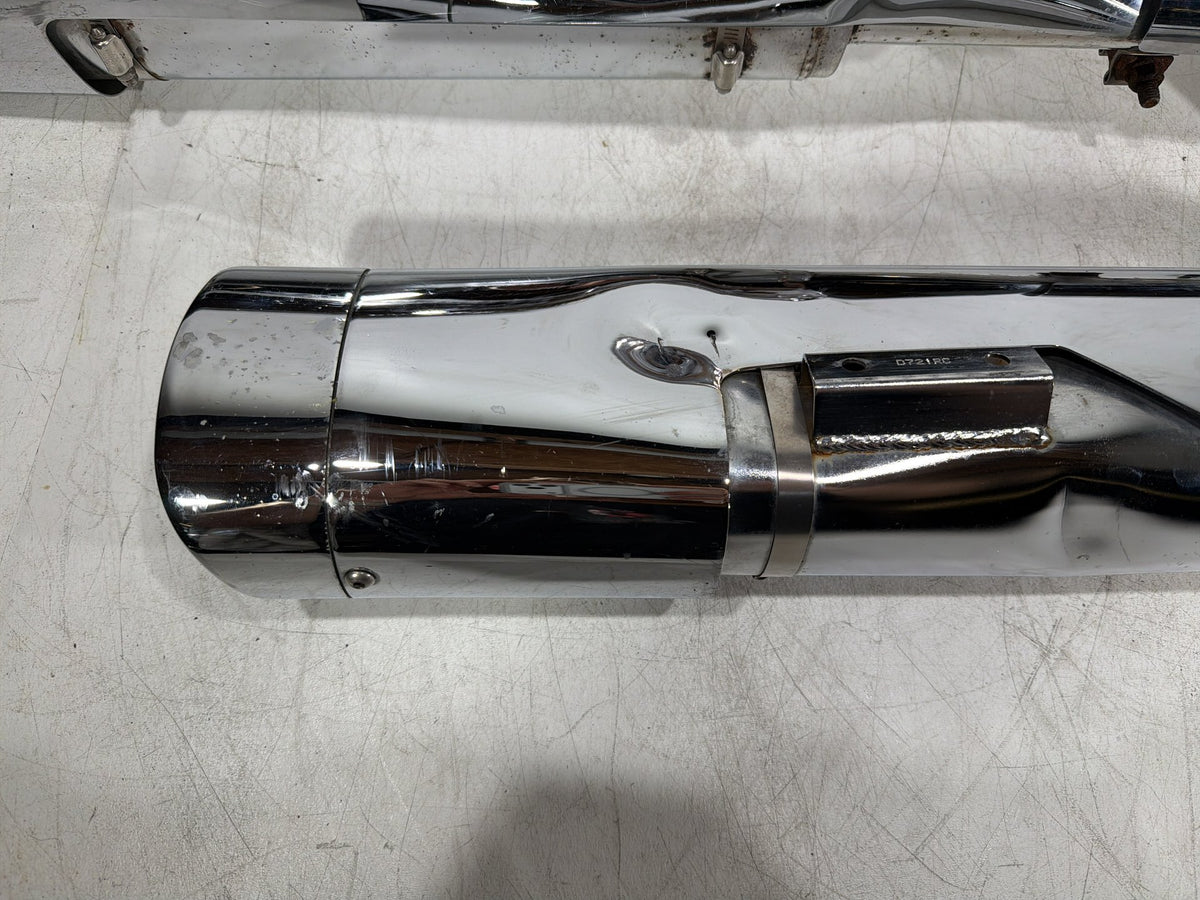 09 Harley Street Glide Touring Exhaust Header Pipes Muffler BENT SCRATCHED