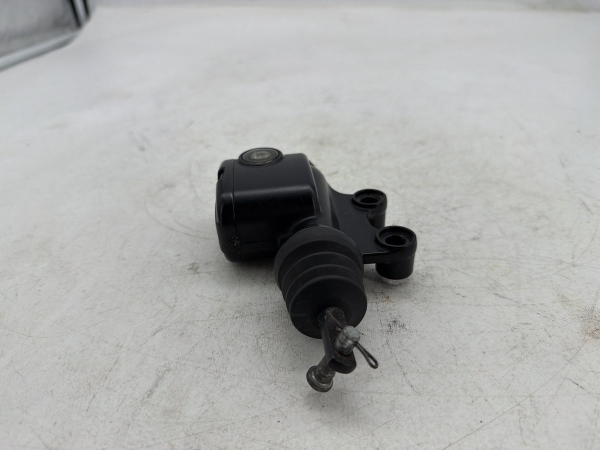 2010 Harley Street Glide Touring FLHX OEM Rear Brake Master Cylinder Reservoir