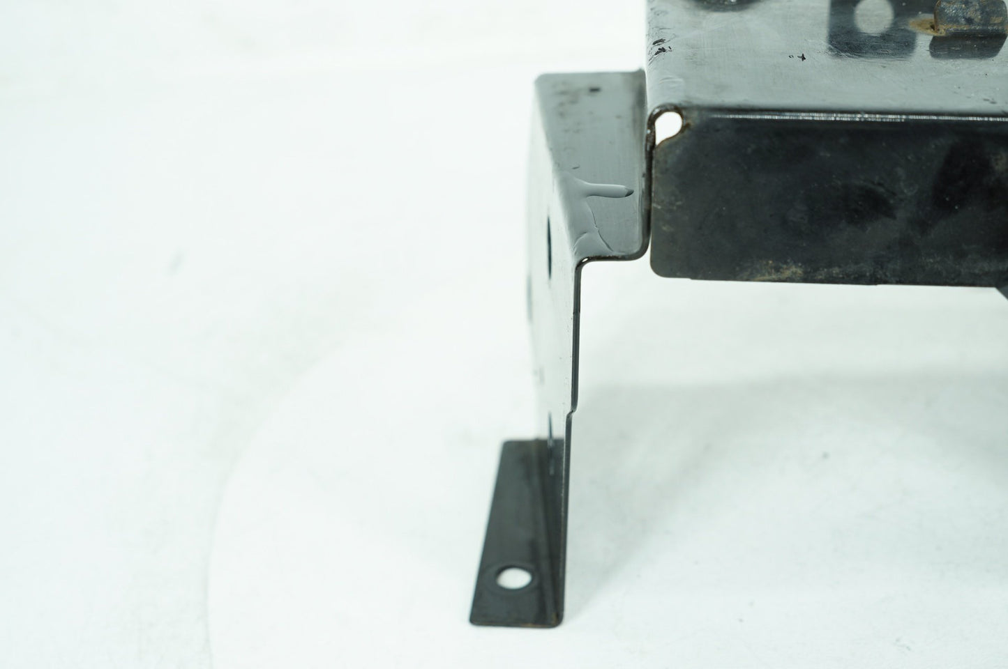 2007 - 2011 Harley-Davidson Touring Road King Classic Battery Tray Bracket Holder Carrier 66281-02A