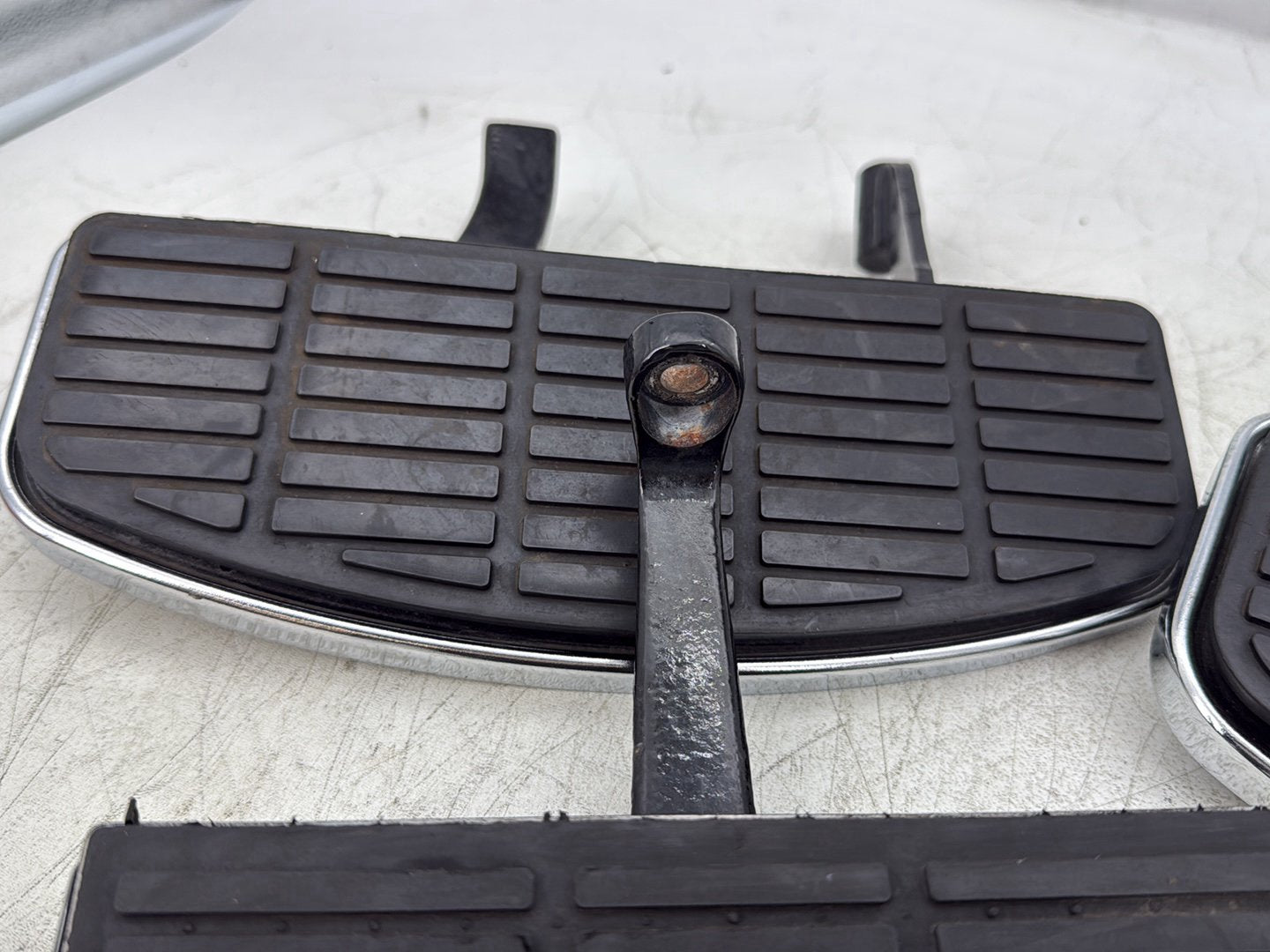 1998 Harley Touring FLHTCUI Electra Glide Ultra OEM Left Right Driver & Pass Floorboard Foot Rest