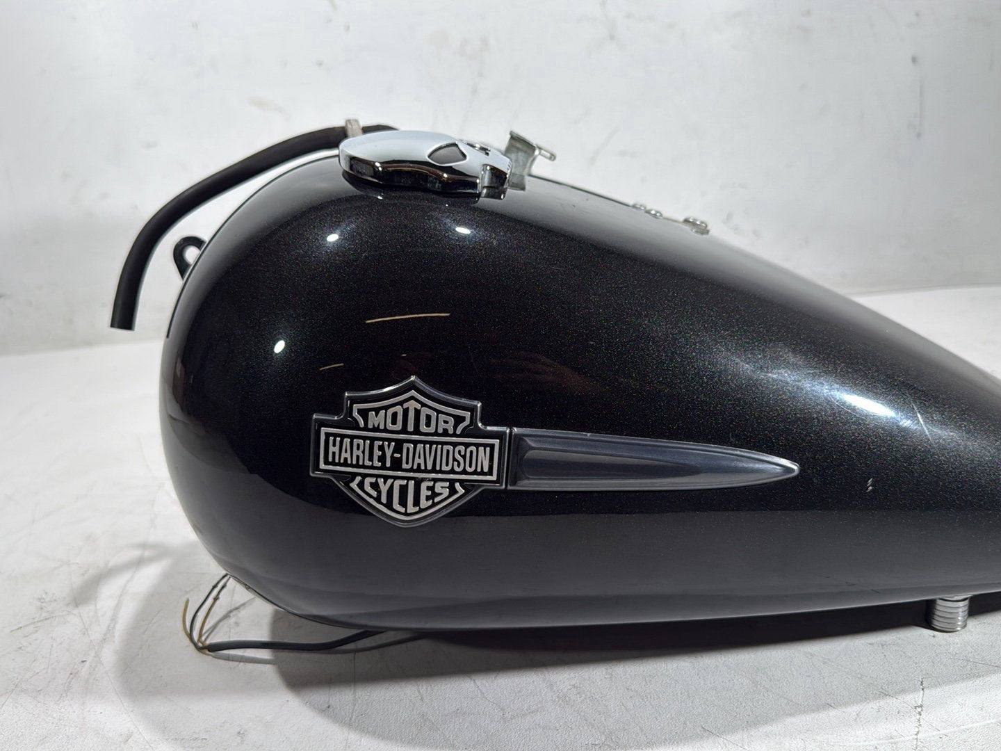 2008 Harley Dyna Fat Bob FXDF OEM Fuel Gas Tank Gasoline Reservoir