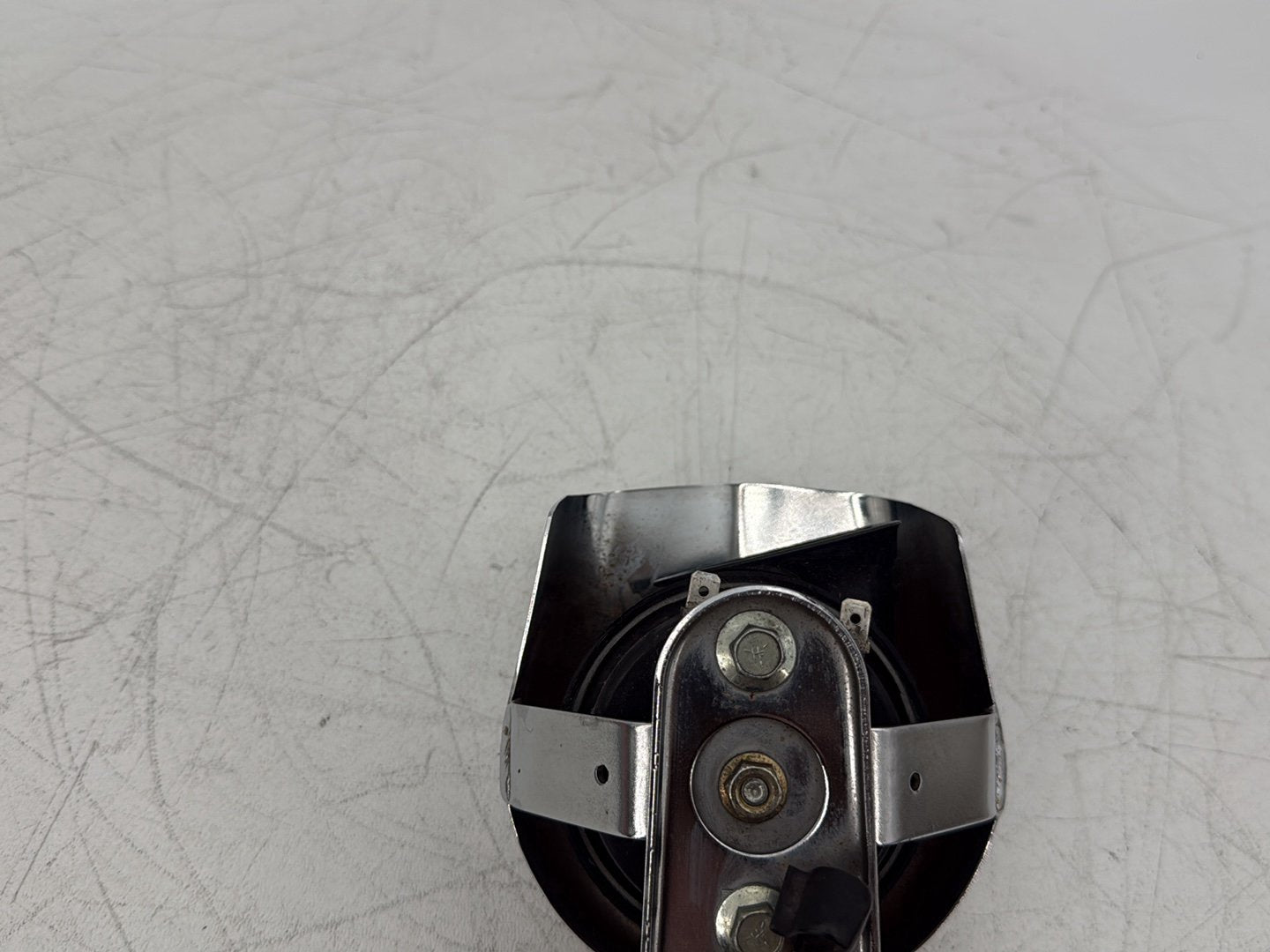 2004 Harley Touring FLHT Electra Glide OEM Horn Signal Klaxon Chrome Cover
