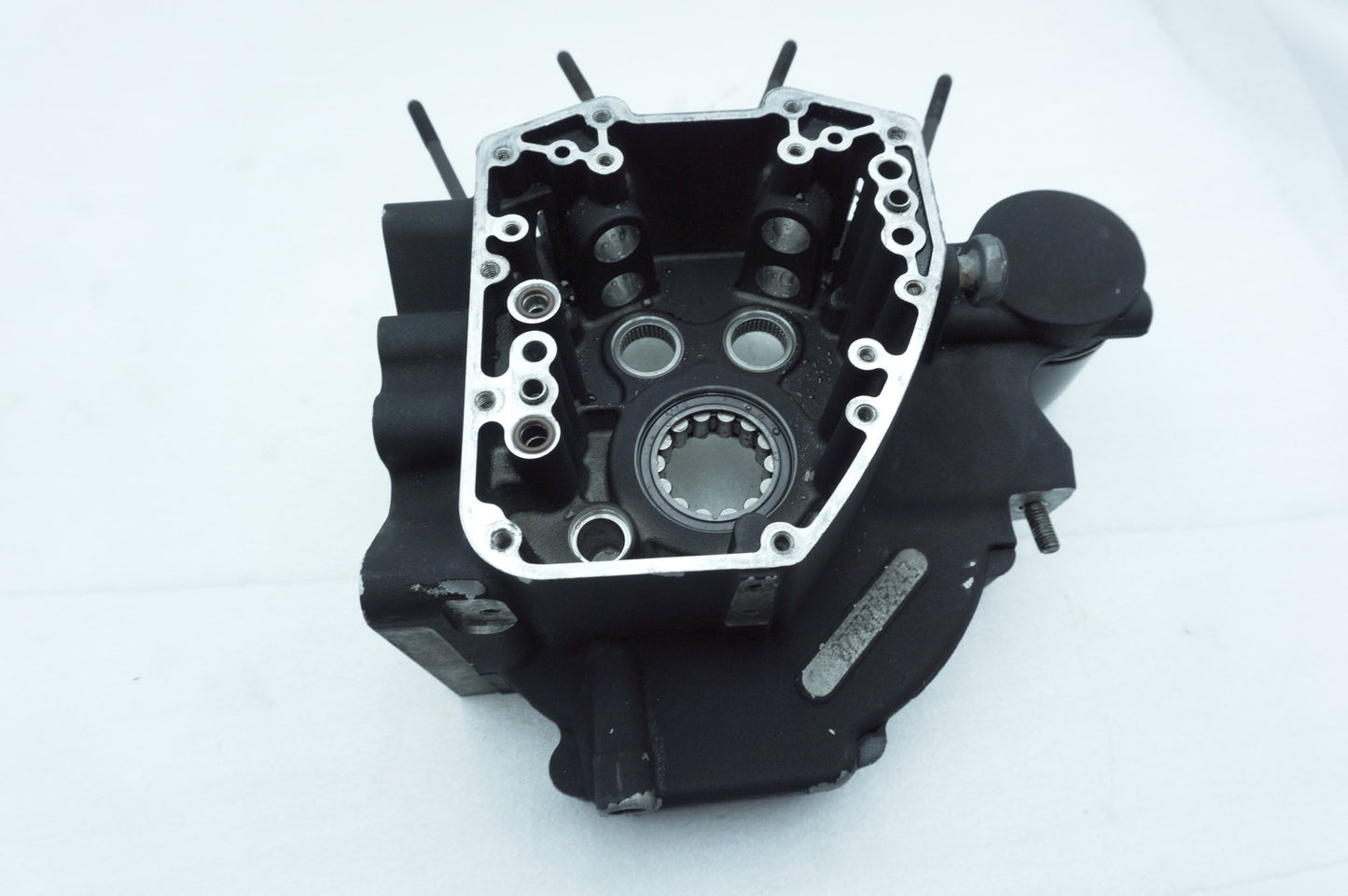 2007 - 2011 Harley-Davidson Touring Street Glide Crankcase Shaft Engine Motor Cover 24653-06