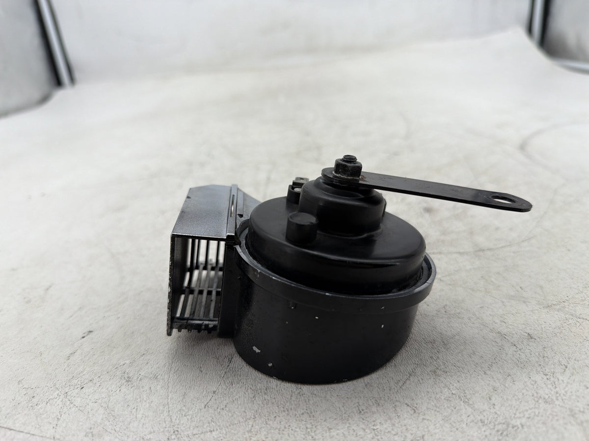 2010 Harley Road King Touring Police OEM Signal Horn Klaxon Beep 69060-90F