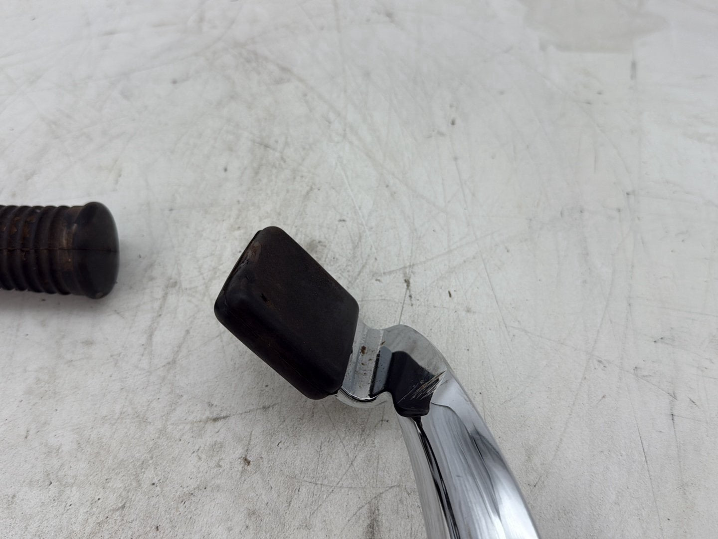 2012 Harley Dyna FXDF Fat Bob OEM Left Right Foot Brake Control Pegs
