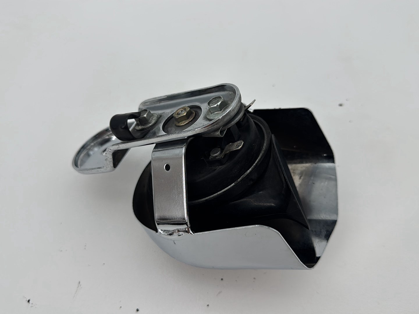 2007 Harley Softail Heritage Classic FLSTC OEM Horn Signal Klaxon Chrome Cover
