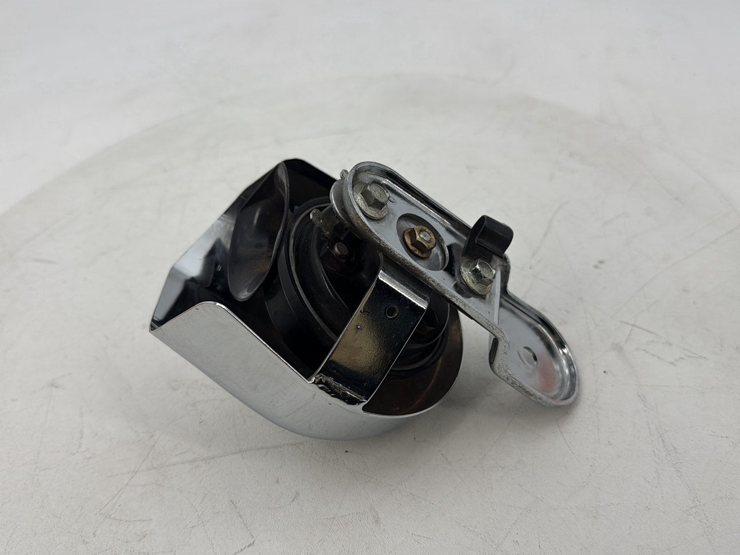1999 - 2006 Harley-Davidson Softail Heritage Horn Signal Klaxon Chrome Cover  	69012-93A