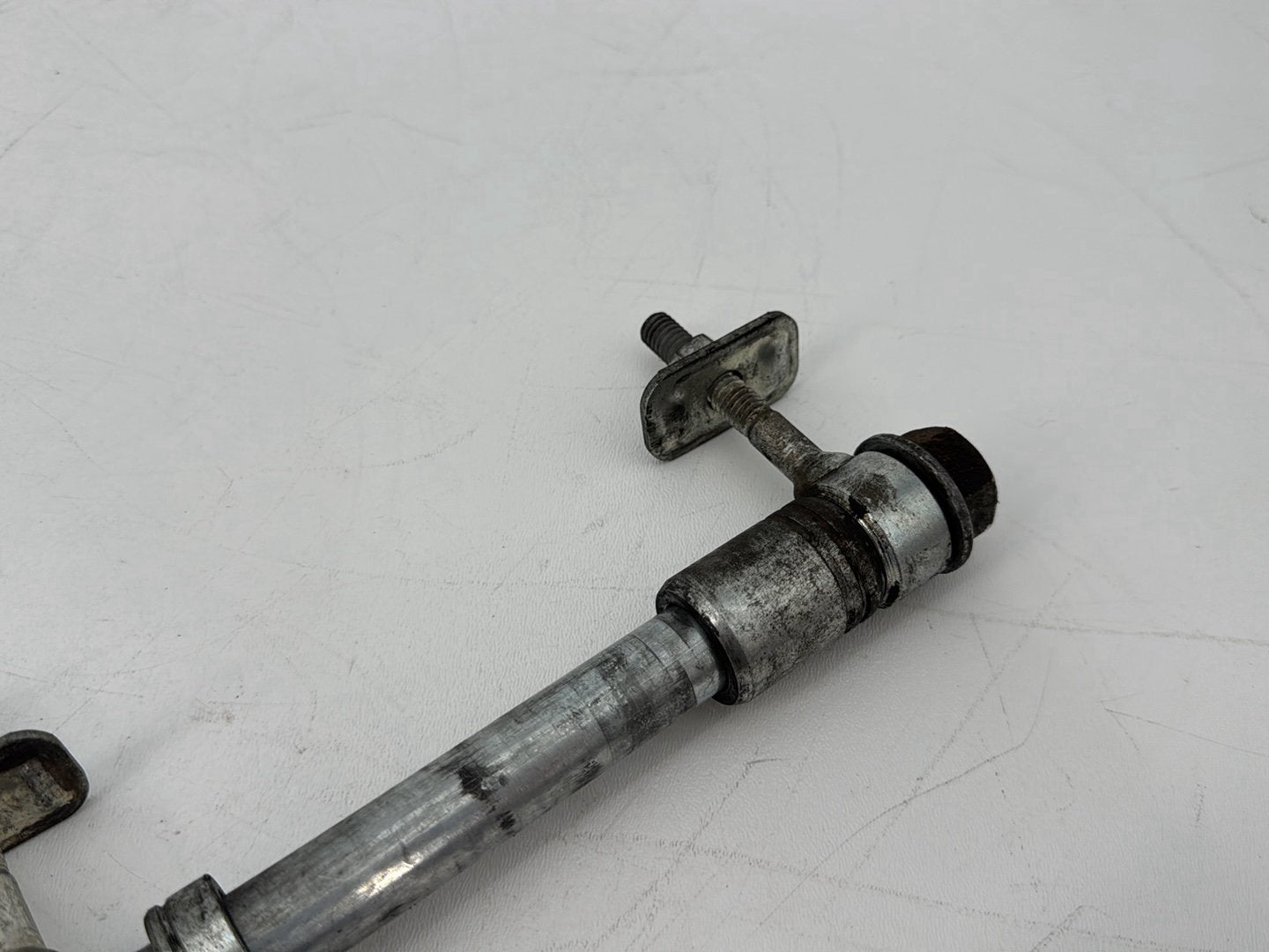 1999 - 2006 Harley-Davidson Touring Electra Glide Classic Rear Wheel Axle Bolt Shaft