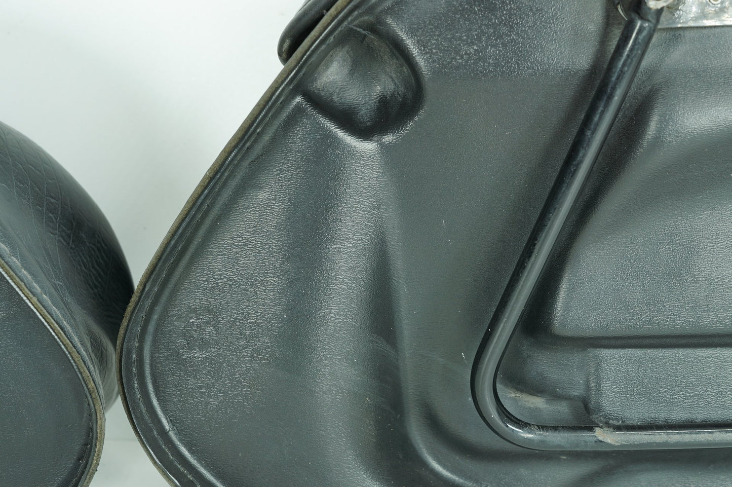 2007 - 2012 Harley-Davidson Softail Heritage Classic Rear Left Right Saddlebags Luggage Leather  	90476-06A