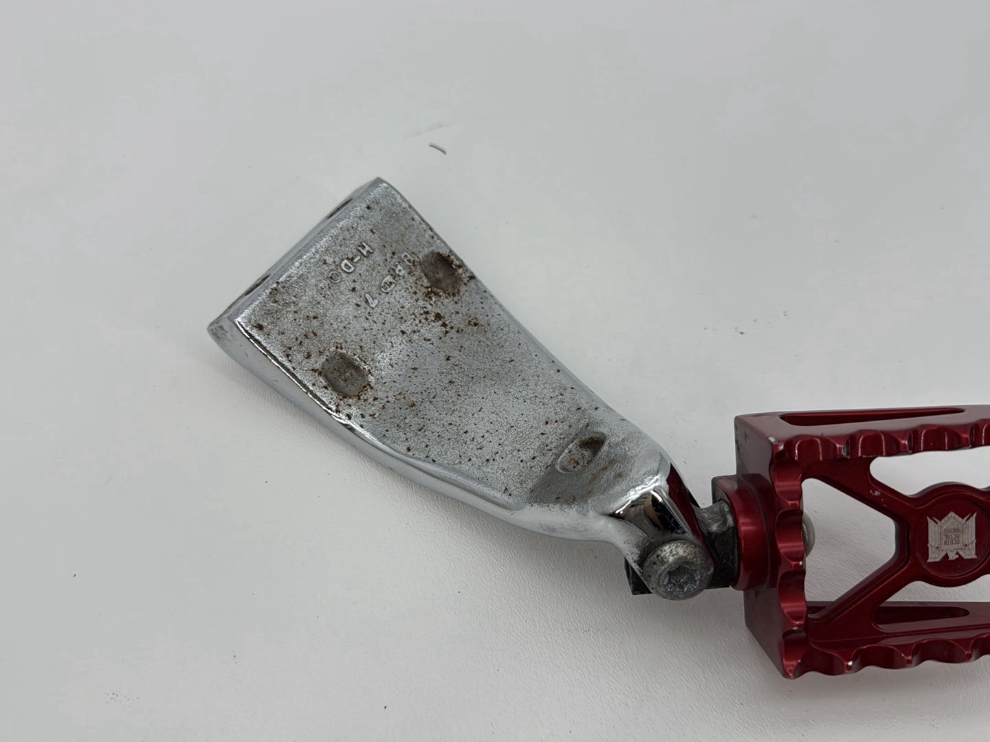 2006 - 2017 Harley-Davidson Dyna Street Bob Left Driver Foot Controls Peg Rest 50639-90A