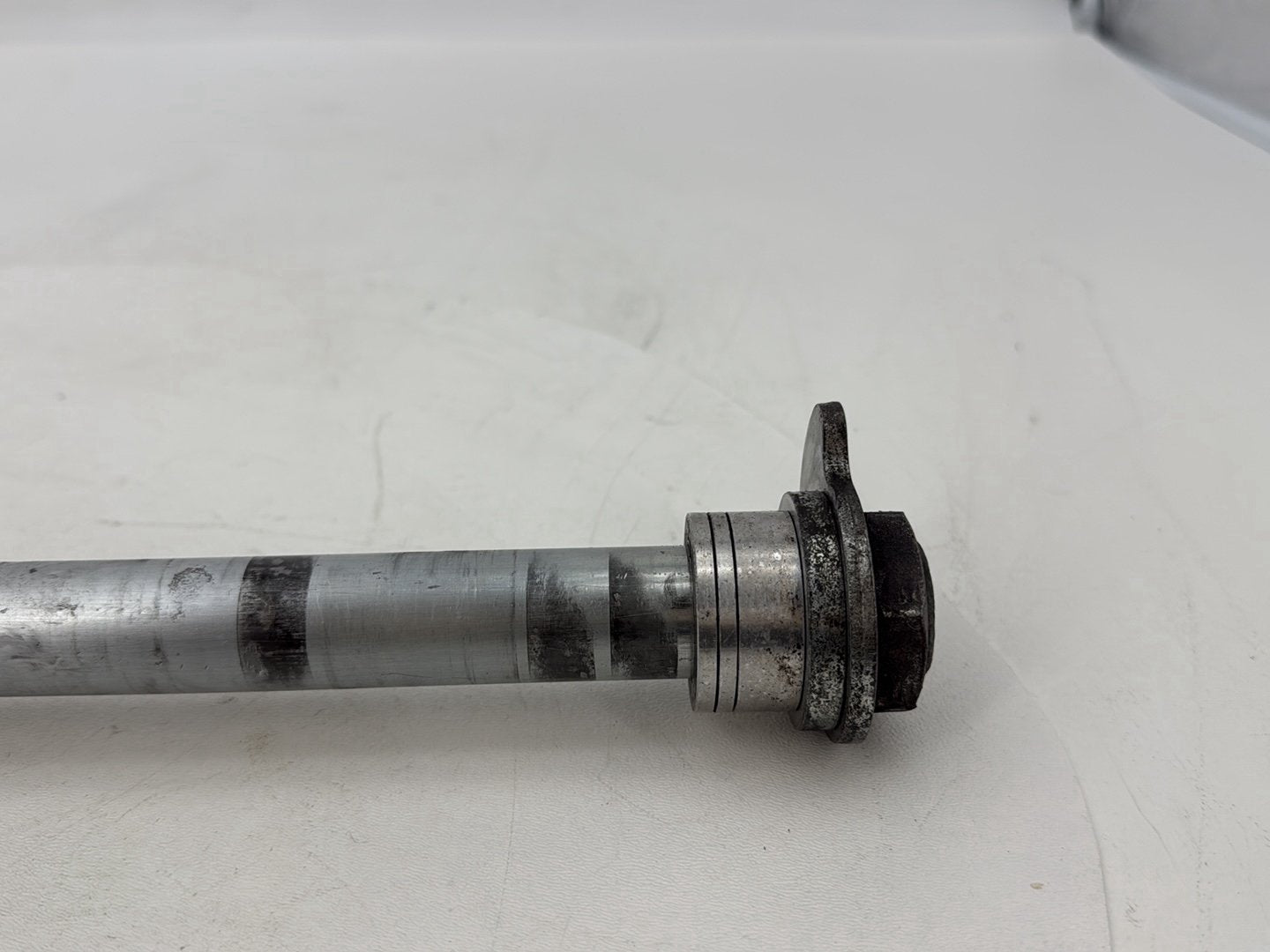 2007 - 2011 Harley-Davidson Touring Electra Glide Ultra Rear Wheel Axle Bolt Shaft 41056-09