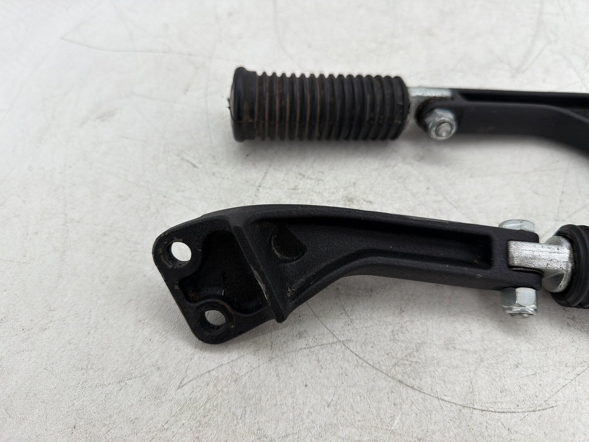 2017 Harley Dyna Street Bob FXDB OEM Passenger Left & Right Foot Pegs