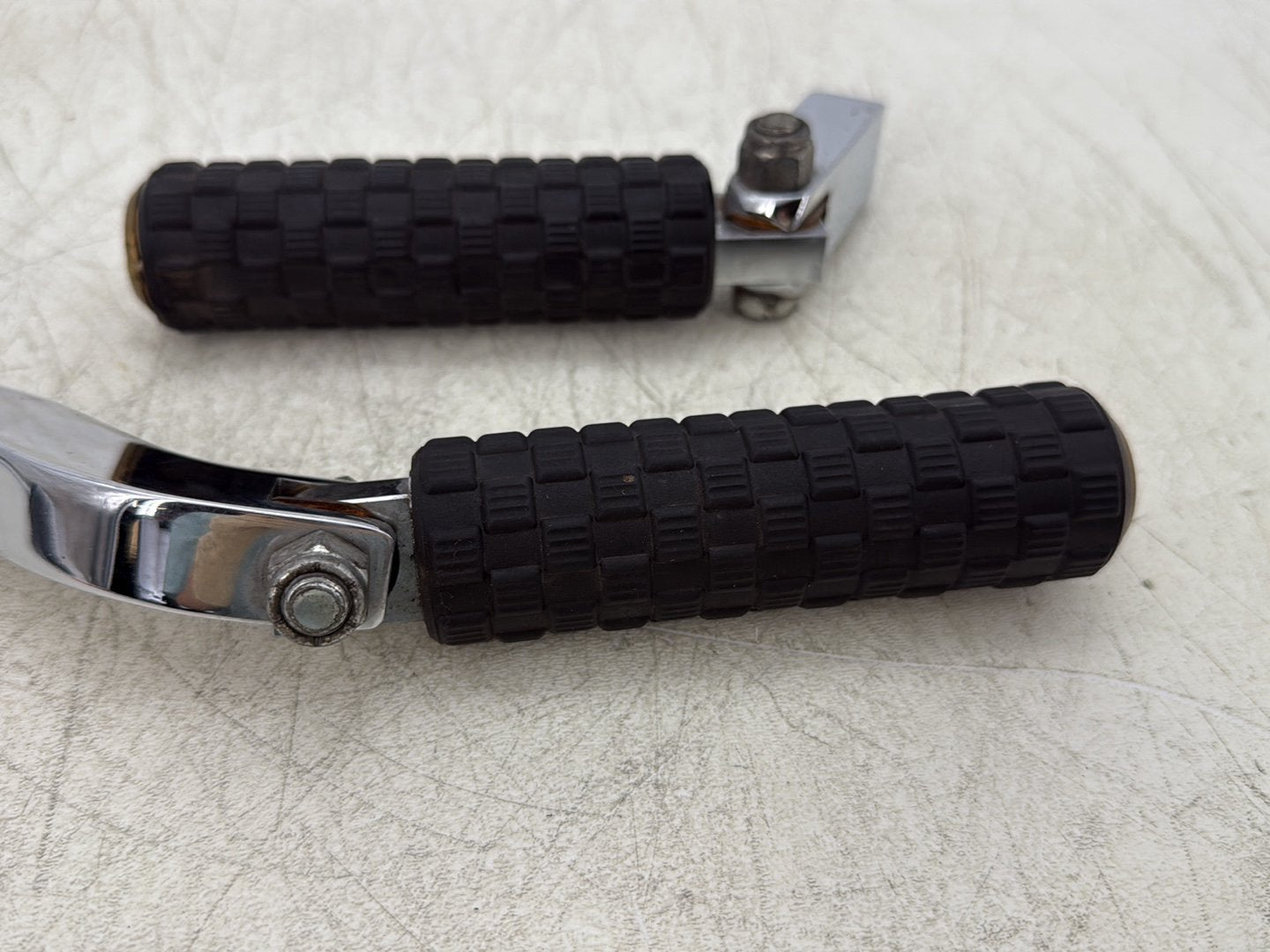 2004 Harley Dyna Super Glide FXDI OEM Passenger Left & Right Foot Pegs