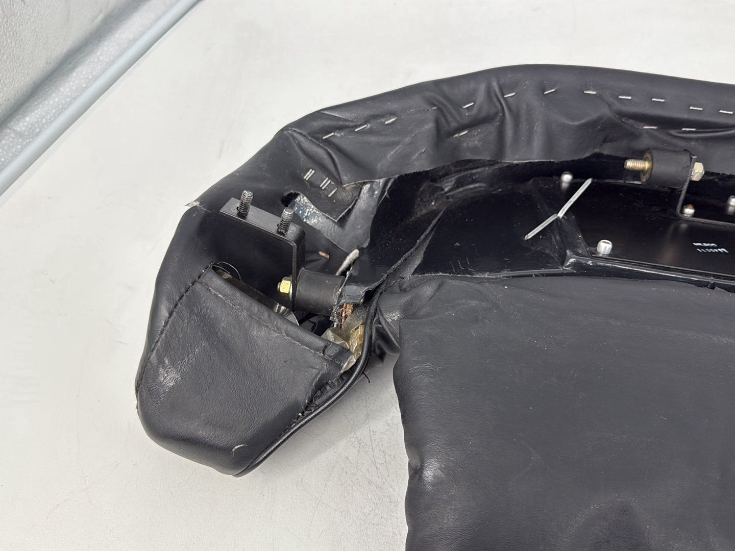 1999 - 2006 Harley-Davidson Touring Electra Glide Classic Rear Passenger Backrest Cushion Pad 52201-97A