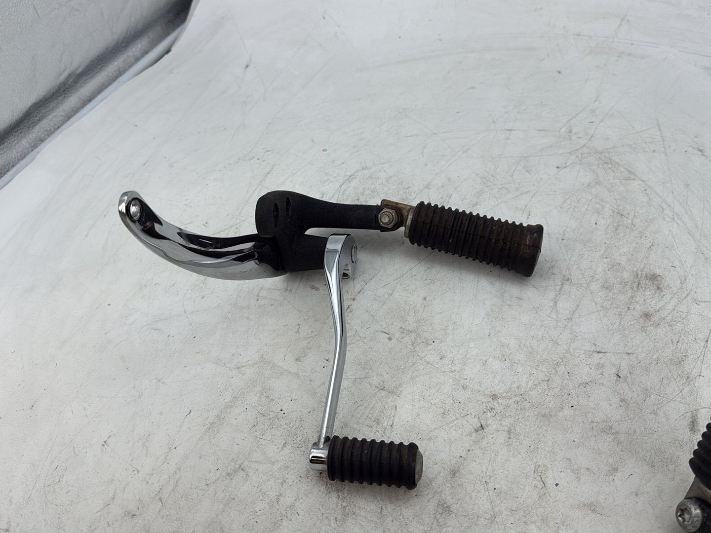 2012 Harley Dyna FXDF Fat Bob OEM Left Right Foot Brake Control Pegs