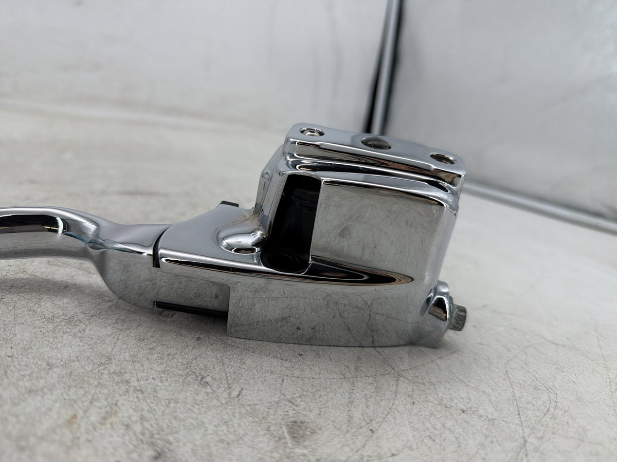 2004 Harley Electra Glide Touring OEM Front Right Brake Lever Master Cylinder