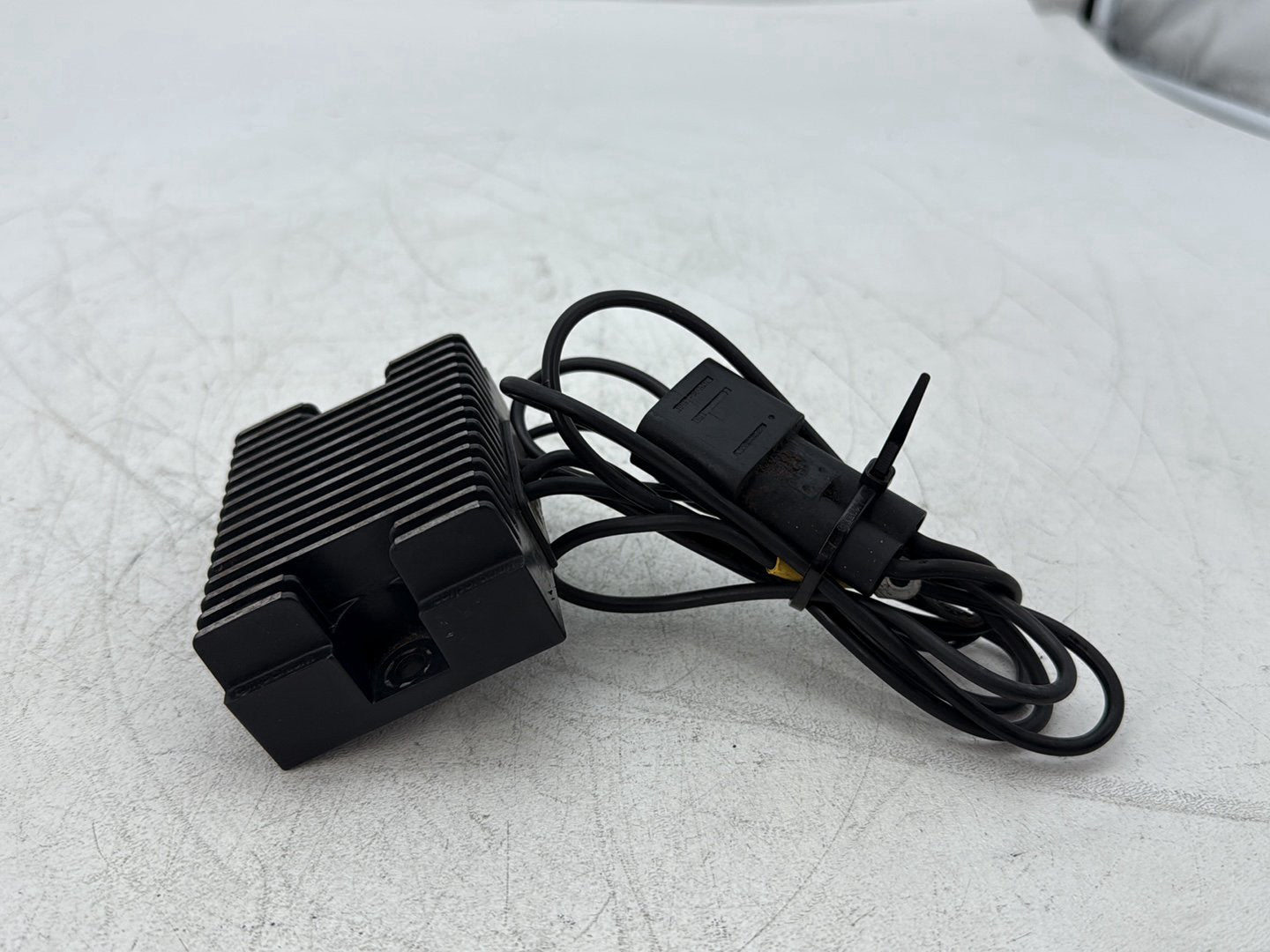 2000 Harley Dyna FXDWG Wide Glide OEM Voltage Regulator Rectifier