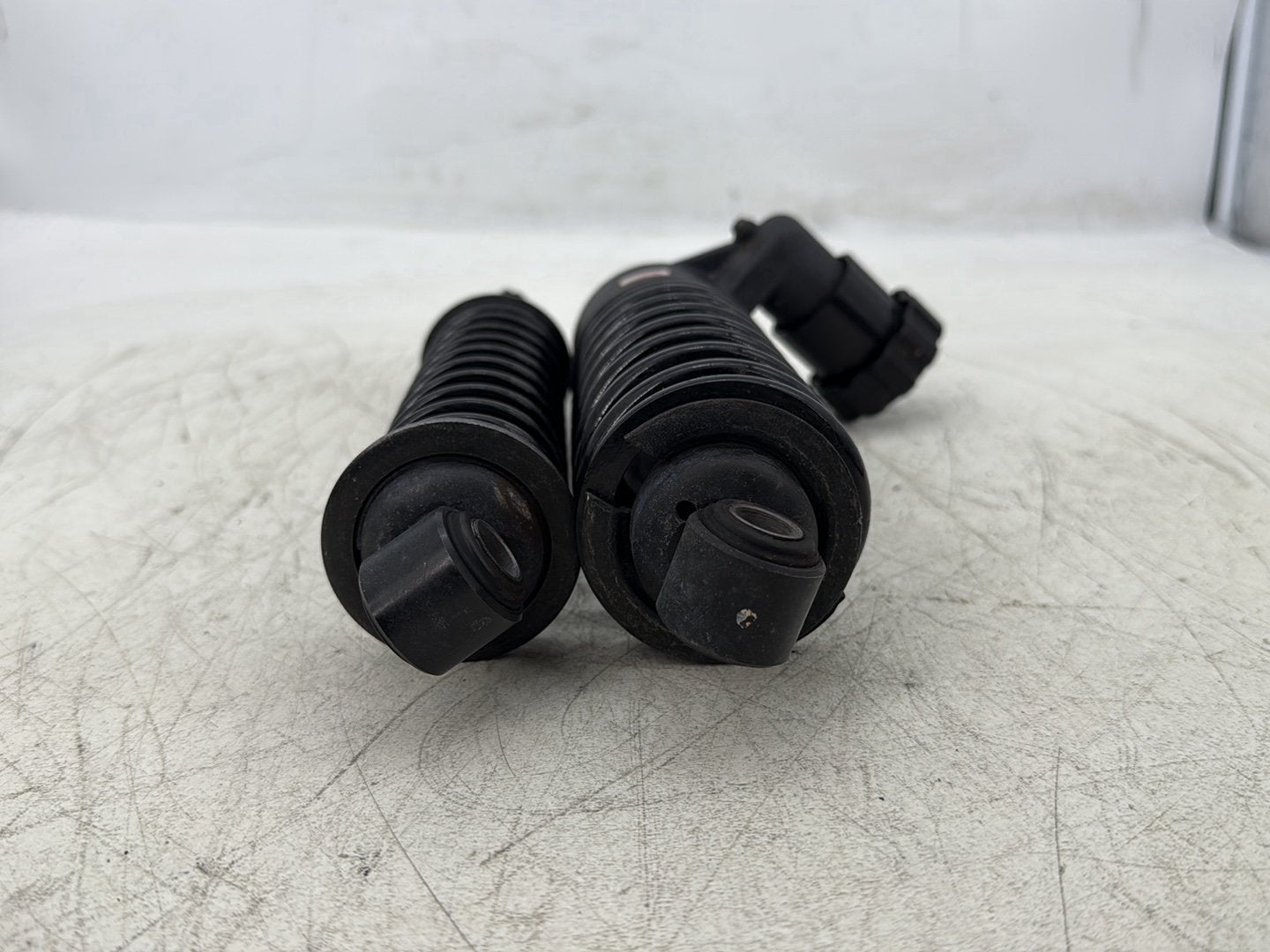2015 Harley Road Glide Touring FLTRXS OEM Rear Left Right Shock Absorbers