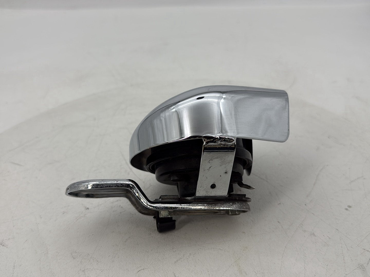 1999 - 2006 Harley-Davidson Softail Heritage Horn Signal Klaxon Chrome Cover  	69012-93A