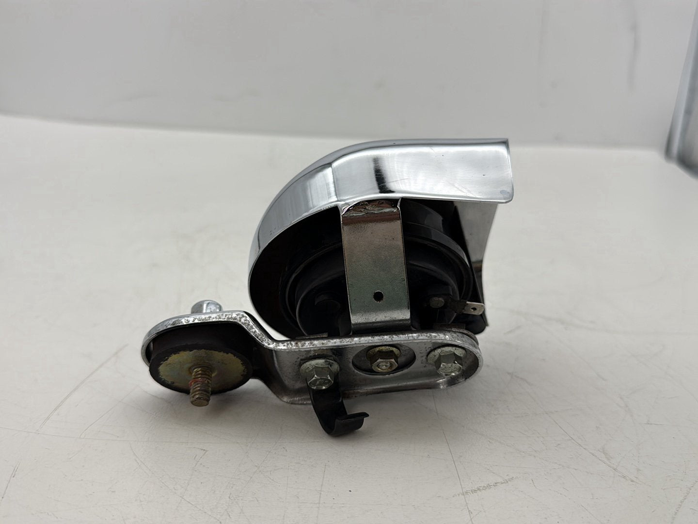 2002 Harley Dyna FXD Super Glide OEM Horn Signal Klaxon Chrome Cover
