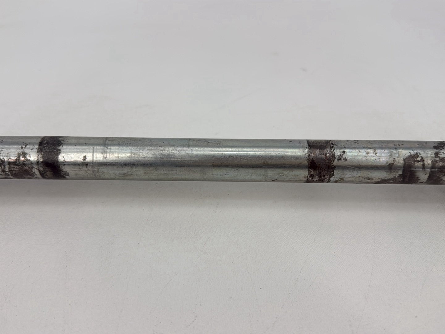 2007 - 2011 Harley-Davidson Touring Street Glide Rear Wheel Axle Bolt Shaft 41056-09