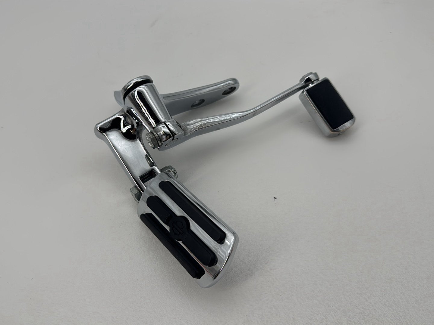 1999 - 2006 Harley-Davidson Dyna Wide Glide Left Driver Foot Controls Peg Rest  	33693-93