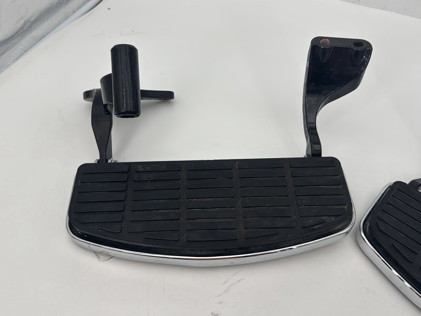 1999 - 2006 Harley-Davidson Dyna Low Rider Left Right Driver Floorboard Foot Rest 50614-06