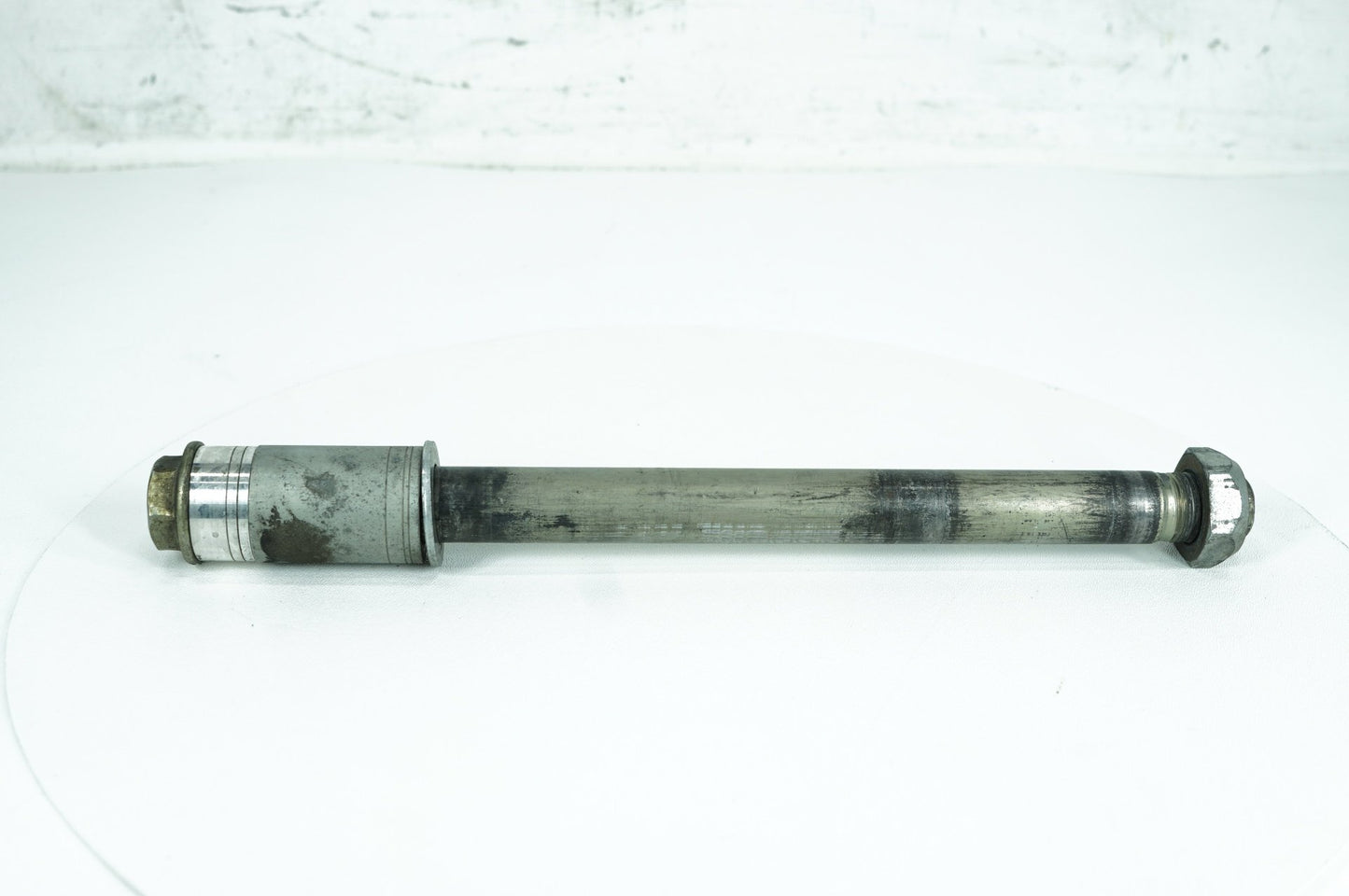 2007 - 2017 Harley-Davidson Dyna Street Bob Rear Wheel Axle Bolt Shaft 41114-08