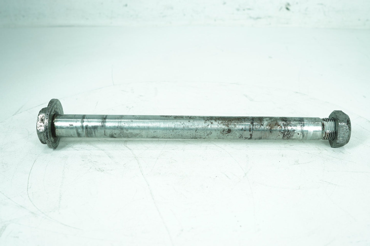 2007 - 2011 Harley-Davidson Touring Electra Glide Rear Wheel Axle Bolt Shaft 41056-08