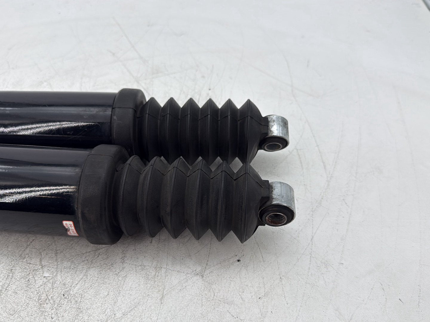 2013 Harley Electra Glide Touring Ultra FLHTCUI OEM Rear Left Right Shock Absorbers