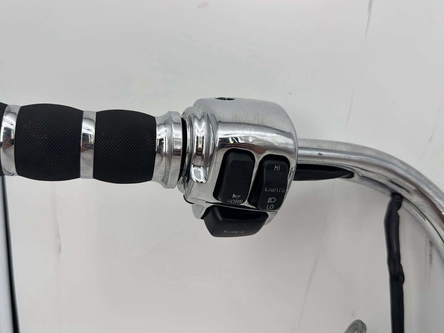 1999 - 2006 Harley-Davidson Dyna Wide Glide Handlebars Left Right Switches Controls 56079-93