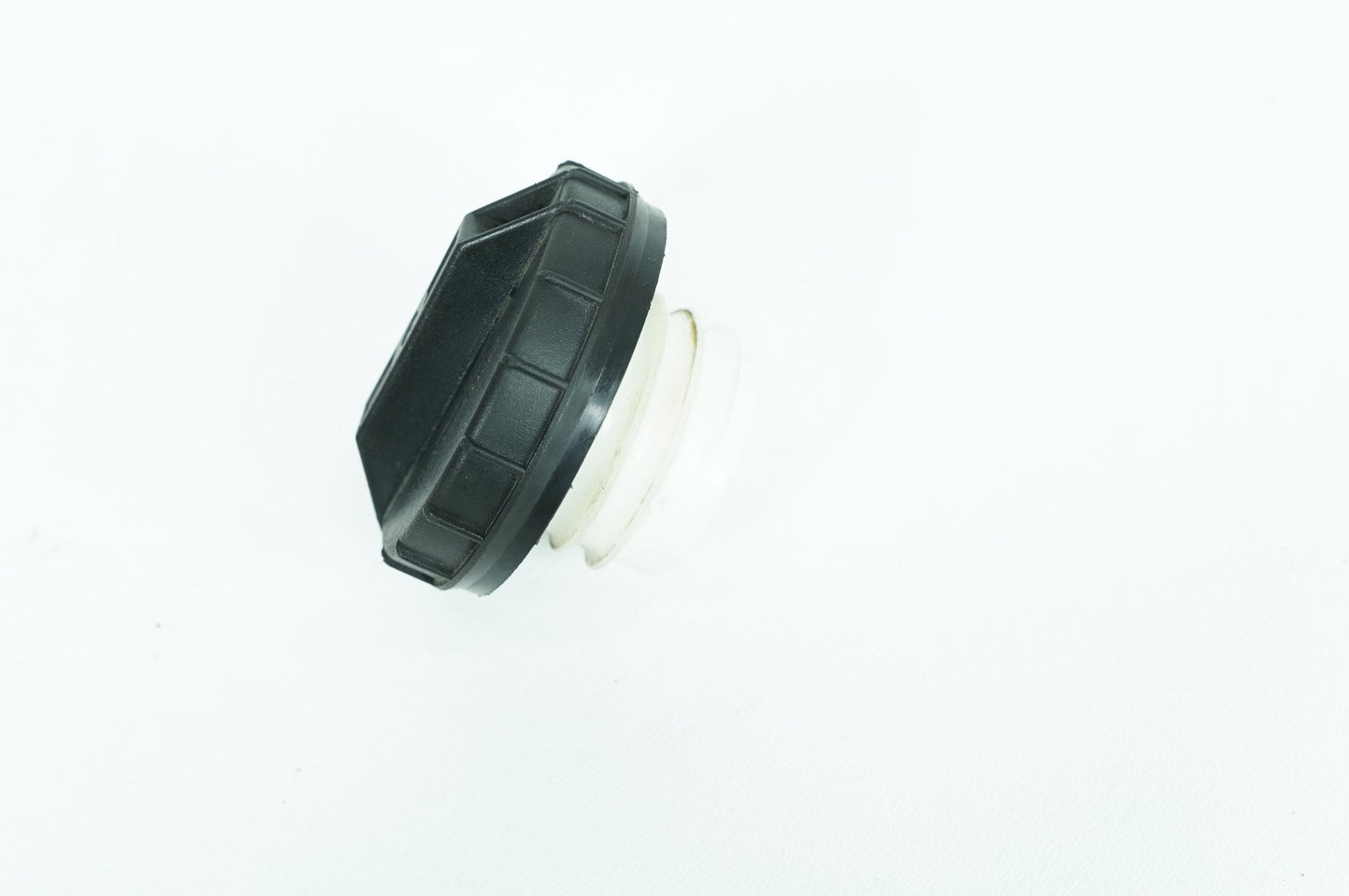 1999 - 2006 Harley-Davidson Touring Electra Glide Ultra Fuel Gas Tank Cap Bushing Hub 61274-92