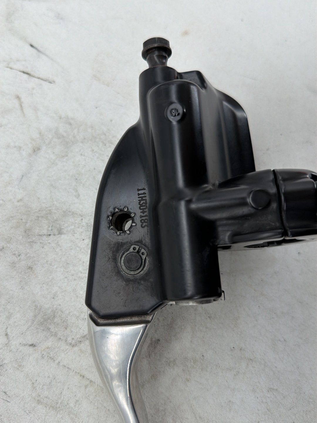 2012 Harley Electra Glide Touring Ultra Front Right Brake Lever Master Cylinder