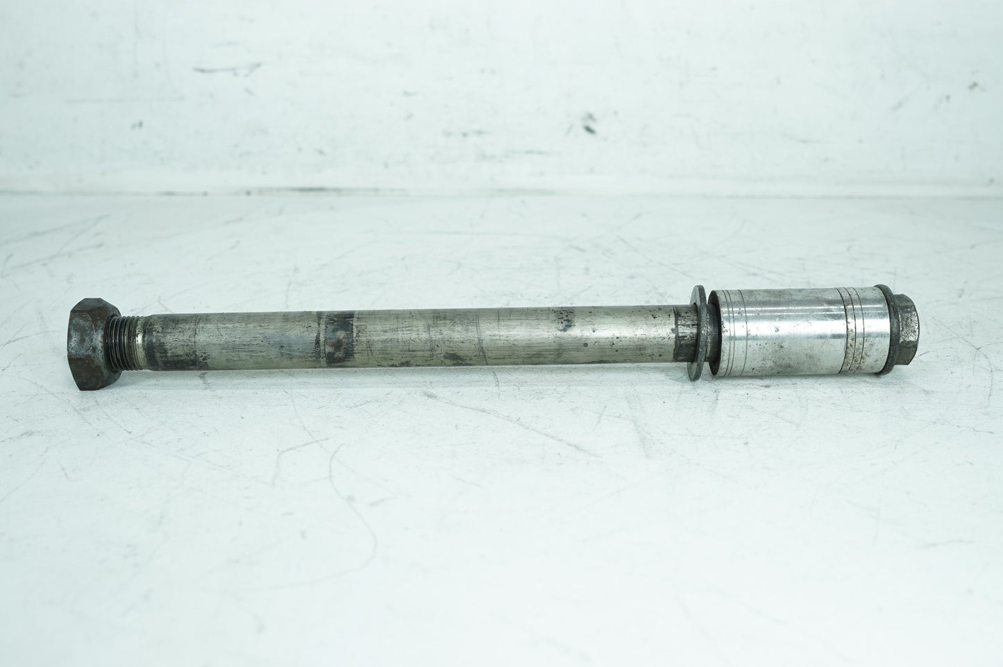 2007 - 2017 Harley-Davidson Dyna 105th Wide Glide Rear Wheel Axle Bolt Shaft 41114-08