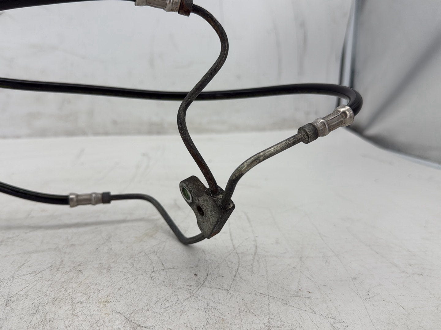 2009 Harley Street Glide Touring FLHX OEM Front Brake Hose Line Pipe NON-abs