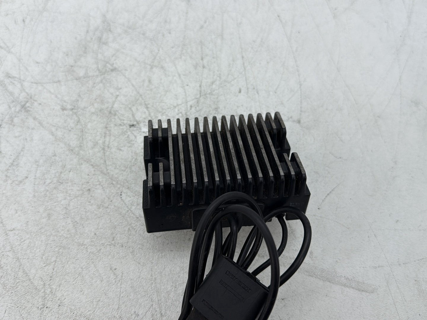 2000 Harley Dyna FXDWG Wide Glide OEM Voltage Regulator Rectifier