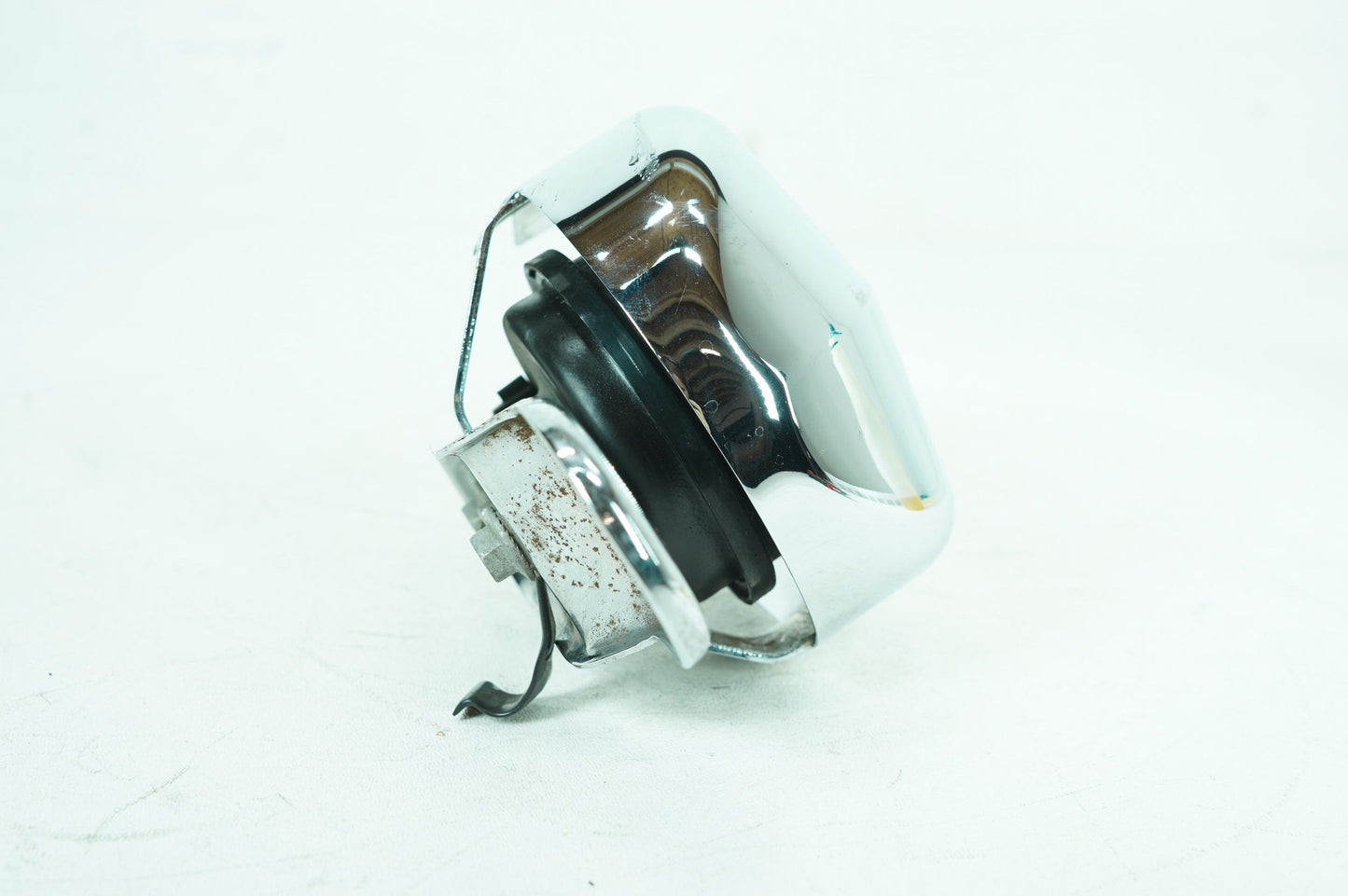 2007 - 2014 Harley-Davidson Dyna Super Glide Custom Horn Signal Klaxon Chrome Cover 69012-93A