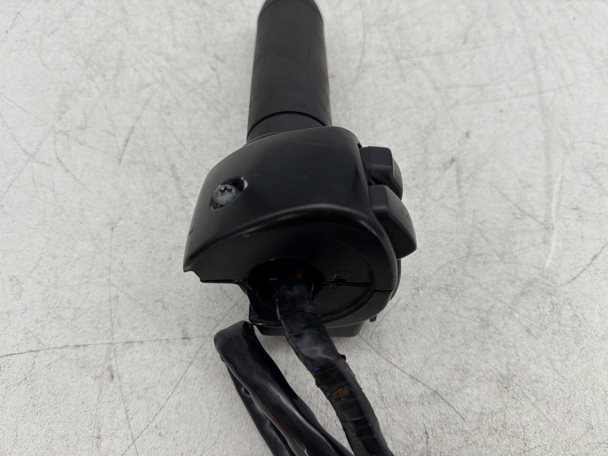 2011 Harley Electra Glide Touring OEM Right Engine Start Kill Switches Controls