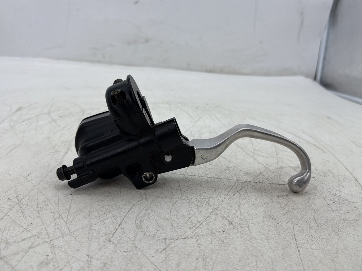 2006 Harley Sportster XL883L 883 Low OEM Front Right Brake Lever Master Cylinder