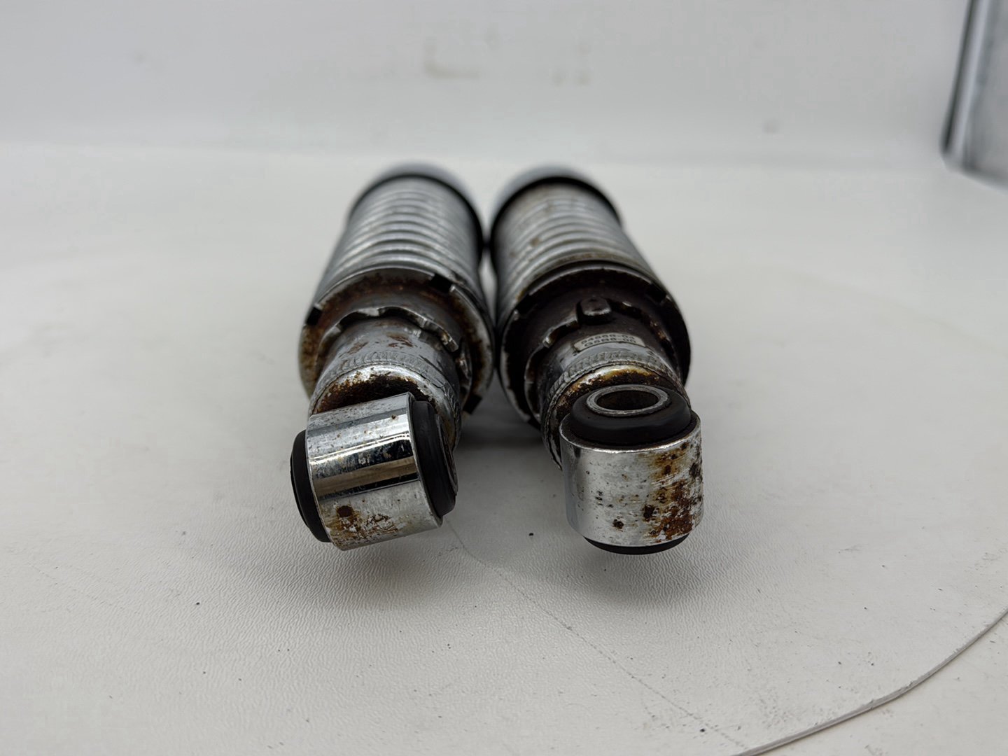 2004 - 2013 Harley-Davidson Sportster 883 Custom Rear Left Right Shock Absorbers 54568-04